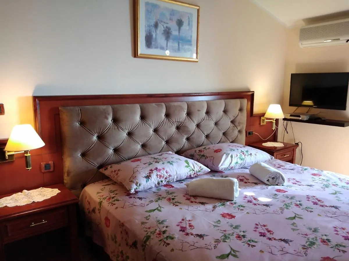 Luna Tsuki Five Hotel Rovinj Guest house