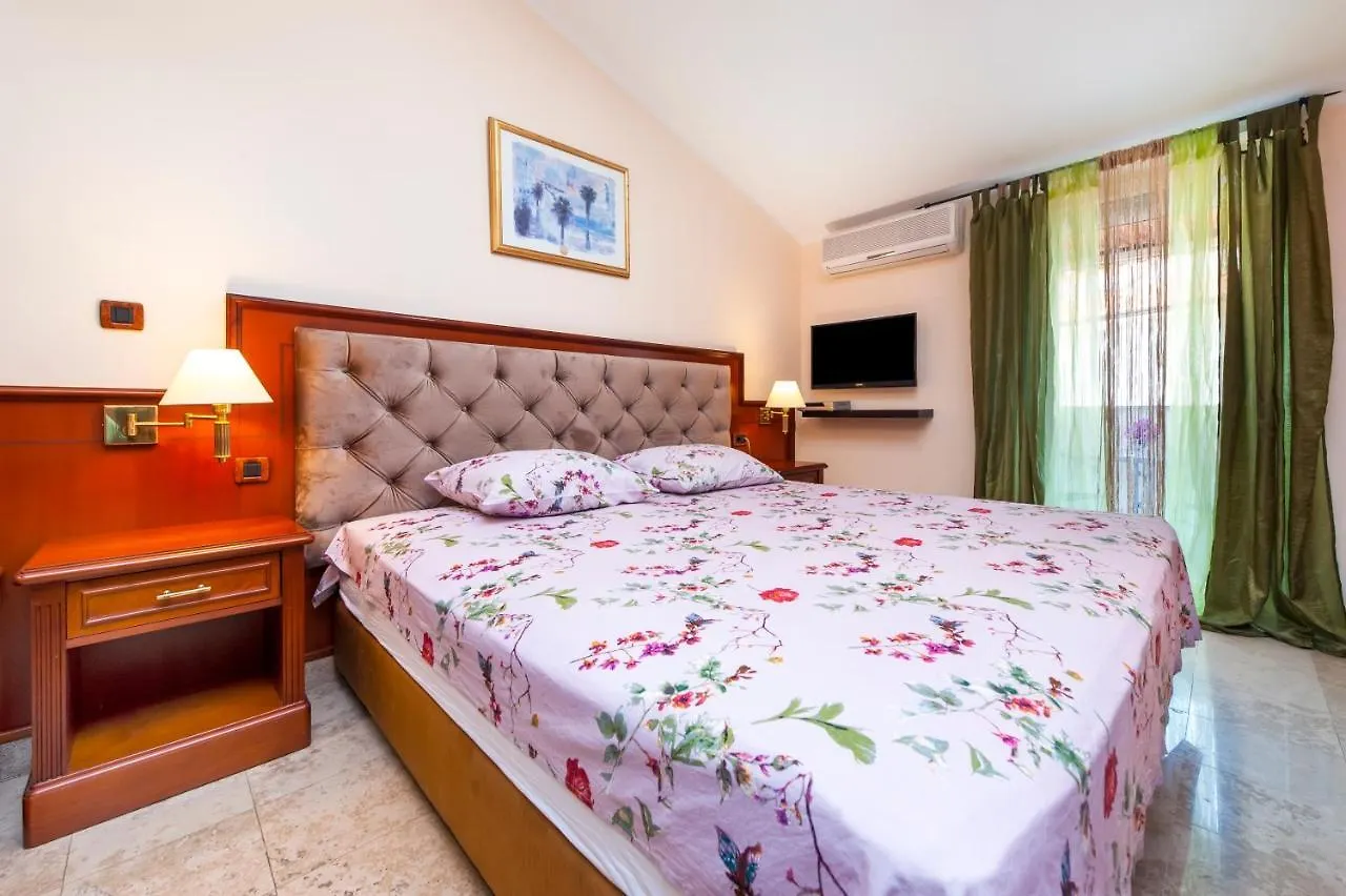 Luna Tsuki Five Hotel Rovinj 0*,  Croatia